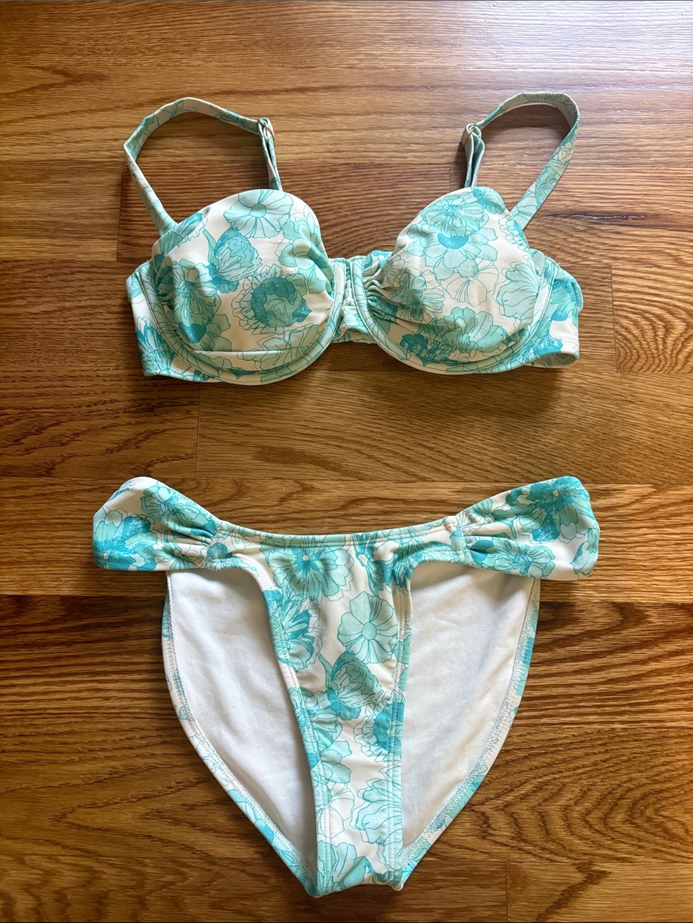 Shade and Shore sexy bikini swimsuit aqua white size 34D top / XS bottom